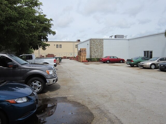 More Photos Of 6985 Garden Rd, Riviera Beach Office For Lease