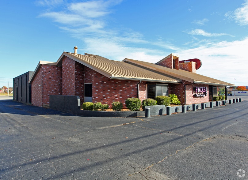 More Photos Of 2020 Country Club Ave NW, Huntsville Restaurant For Sale