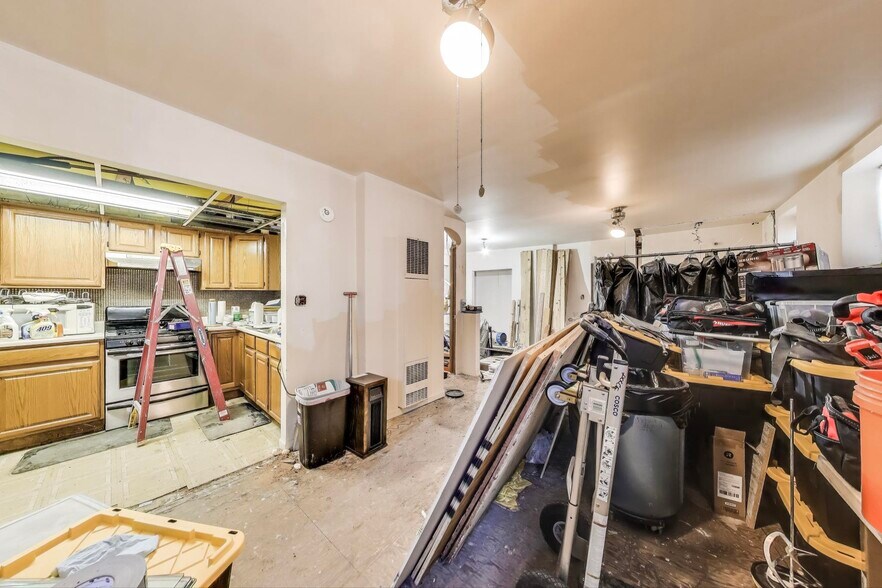 More Photos Of 1103 W Grand Ave, Chicago Apartments For Sale