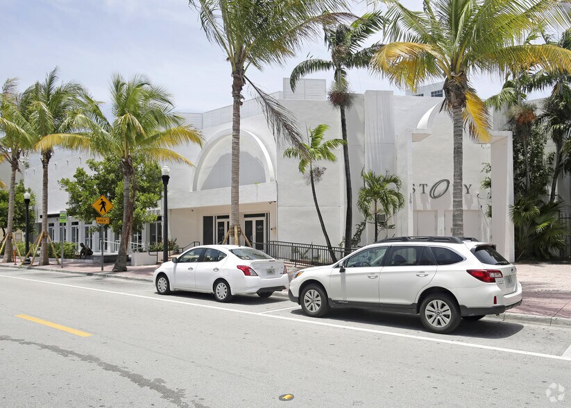 More Photos Of 124-136 Collins Ave, Miami Beach Bar For Lease