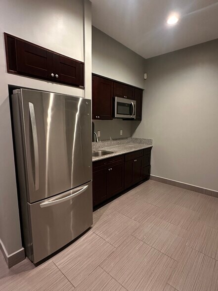 More Photos Of 2560-2566 Catamaran Way, Chula Vista Office For Lease