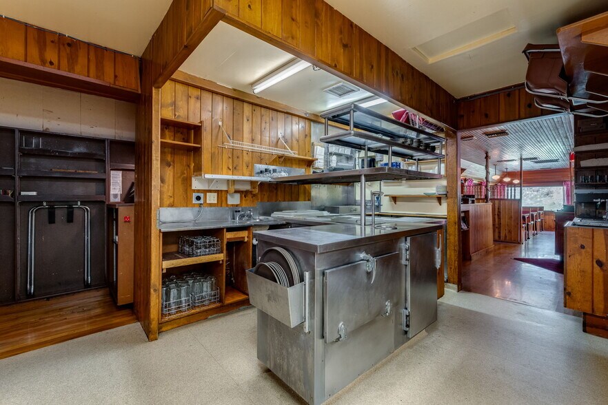 More Photos Of 1325 E Columbia River Hwy, Troutdale Restaurant For Sale