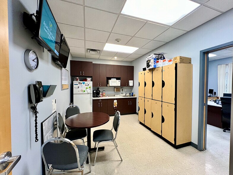 More Photos Of 101 United Dr, Collinsville Freestanding For Lease