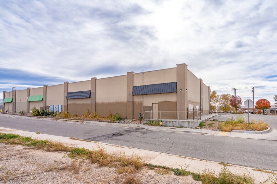 More Photos Of 402 Carr Ln, Espanola Freestanding For Lease