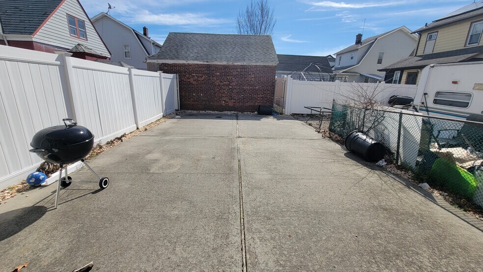 More Photos Of 172-12 Linden Blvd, Saint Albans Storefront Retail Residential For Sale