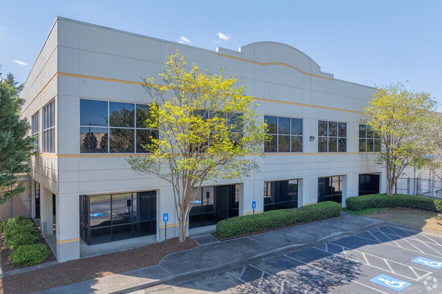 More Photos Of 237 Greenwood Industrial Ct, McDonough Distribution For Lease