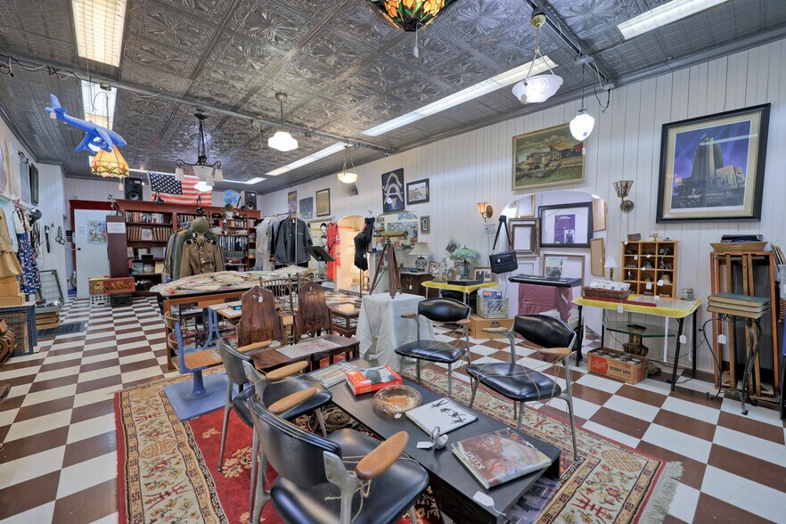 More Photos Of 511 Warren St, Hudson Storefront Retail Residential For Sale