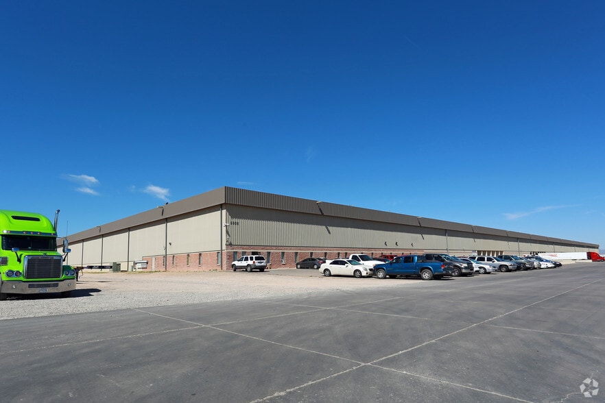 More Photos Of 6908 E Century Park Dr, Tucson Distribution For Lease