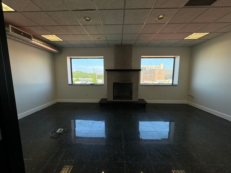 More Photos Of 3 Whale Sq, Brooklyn Warehouse For Lease