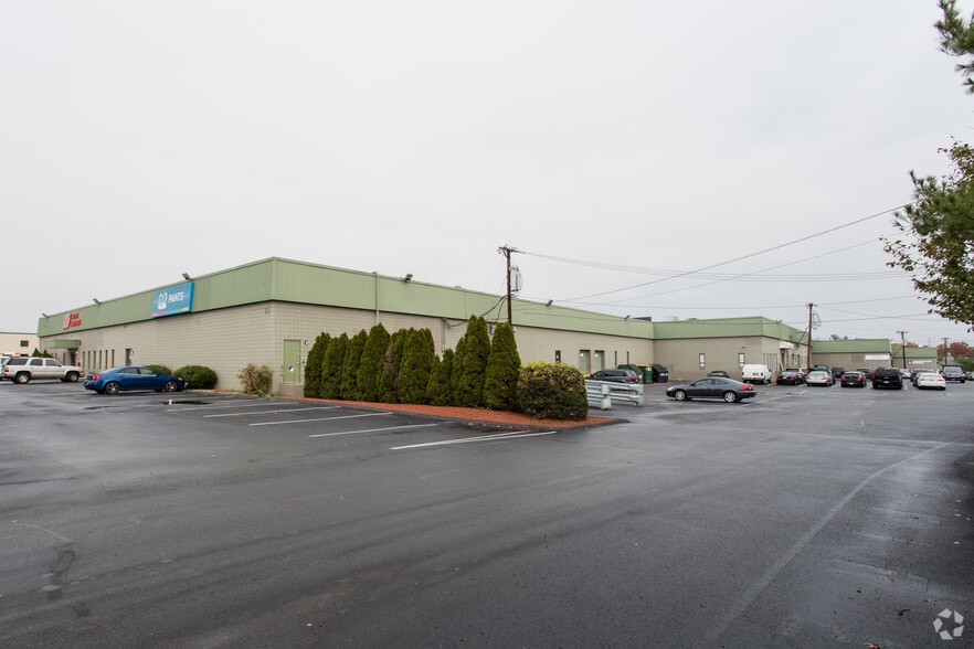 More Photos Of 35 Industrial Pky, Woburn Warehouse For Lease
