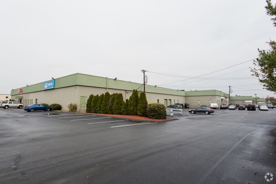 More Photos Of 35 Industrial Pky, Woburn Warehouse For Lease