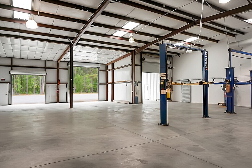 More Photos Of 1307 State Rd, Summerville Warehouse For Lease