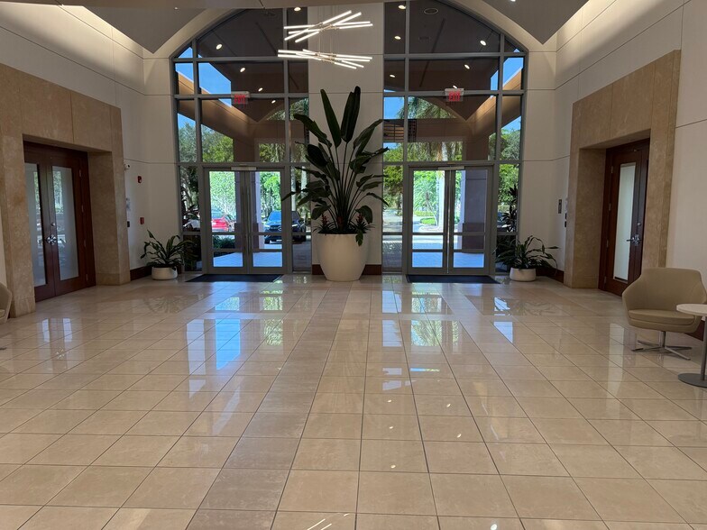 More Photos Of 1560 Sawgrass Corporate Pkwy, Sunrise Office For Lease
