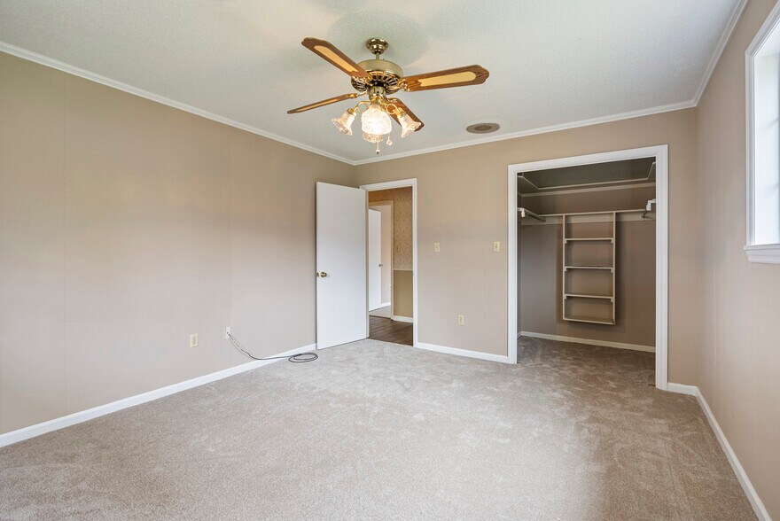 More Photos Of 30 Broadview St, Greenbrier Office For Sale