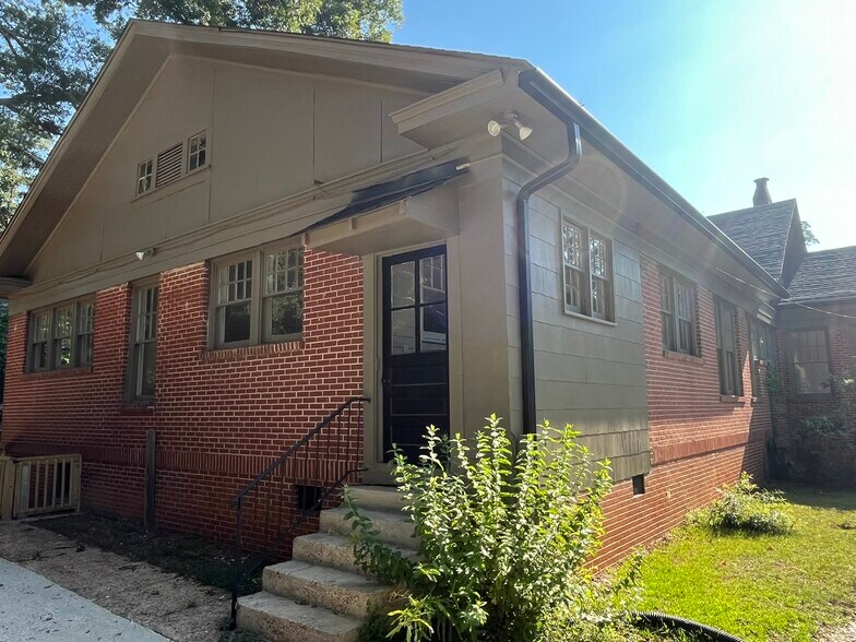 More Photos Of 406 S Lewis St, Lagrange Office For Lease