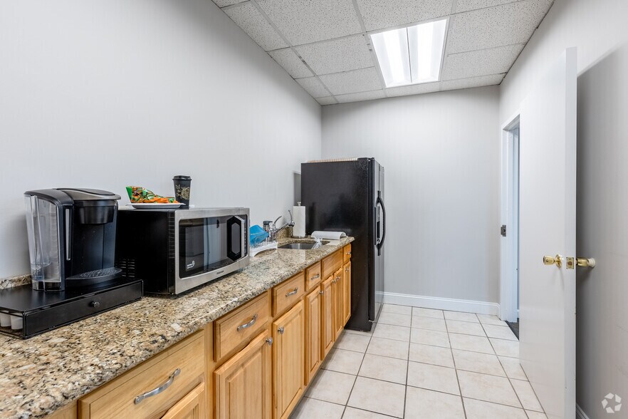 More Photos Of 40 Galesi Dr, Wayne Office For Lease