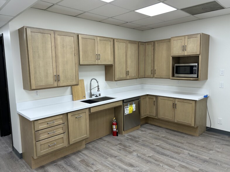 More Photos Of 20355 Hawthorne Blvd, Torrance Office For Lease