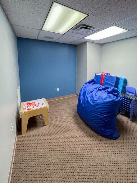 More Photos Of 496 Old Route 66, Saint Robert Office For Lease