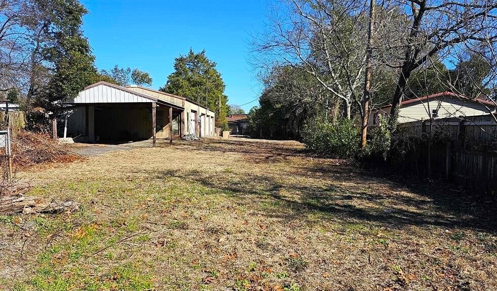 More Photos Of 407 Taylor St, West Columbia Light Distribution For Sale