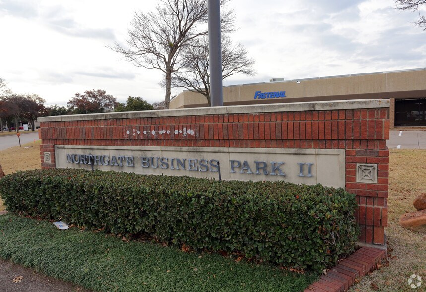 More Photos Of 10338-10382 Miller Rd, Dallas Light Manufacturing For Lease