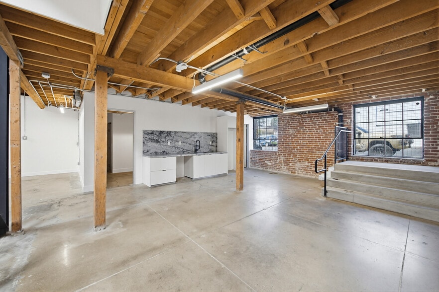 More Photos Of 2210 W Temple St, Los Angeles Showroom For Sale