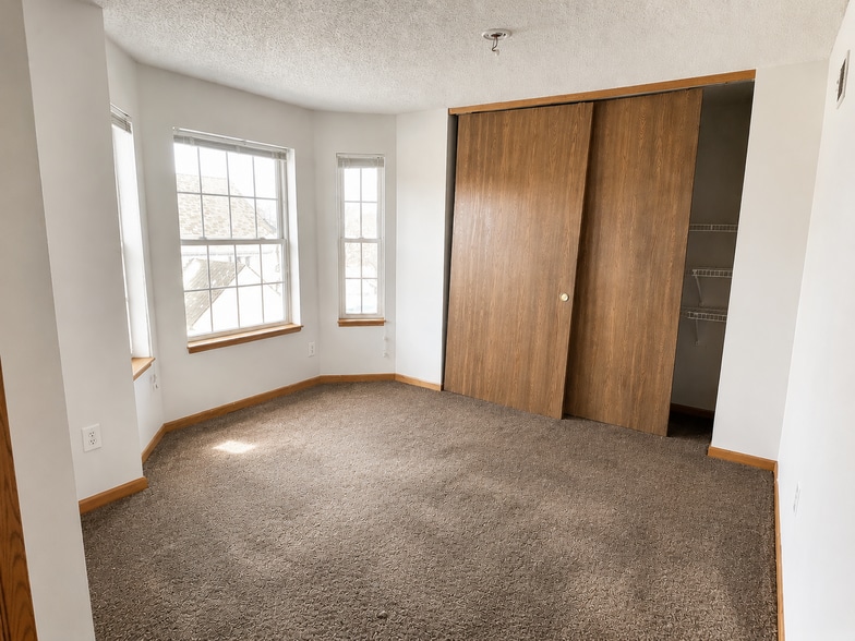 More Photos Of 1720 Glenwood Ave N, Minneapolis Apartments For Sale
