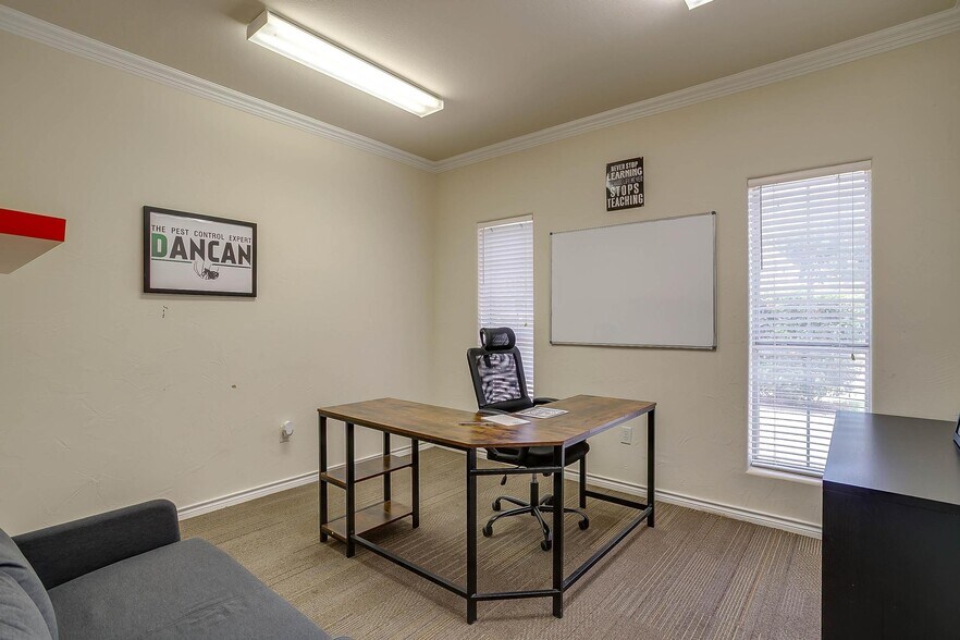 More Photos Of 110 Gotcher Ave, Lake Dallas Warehouse For Sale