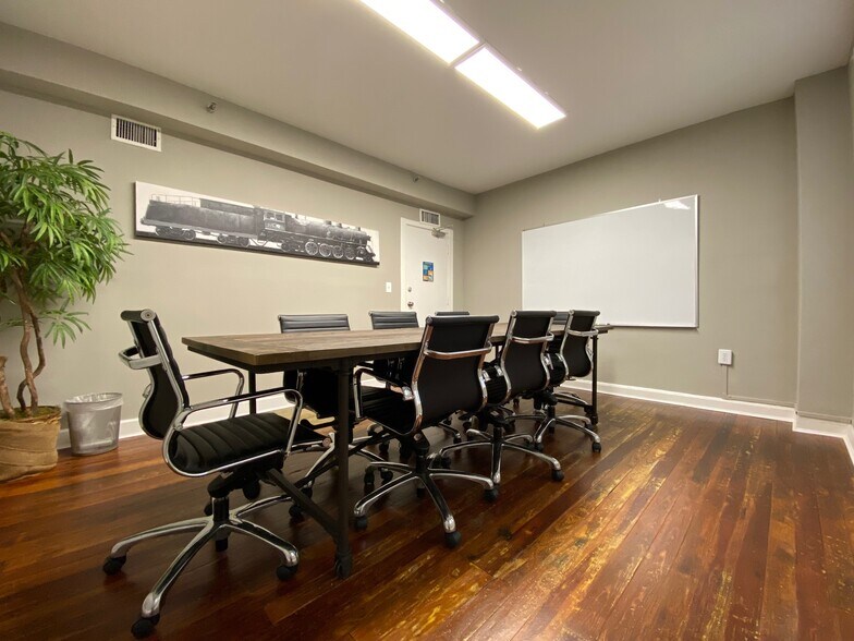 More Photos Of 927 E New Haven Ave, Melbourne Office For Lease