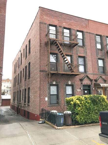 Primary Photo Of 3521 Crescent St, Astoria Apartments For Sale