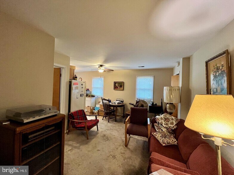 More Photos Of 10 Shady ln, Rockledge Flex For Sale