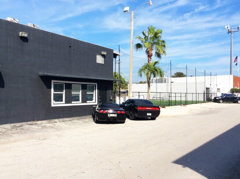More Photos Of 3075 SW 28th St, Miami Warehouse For Lease