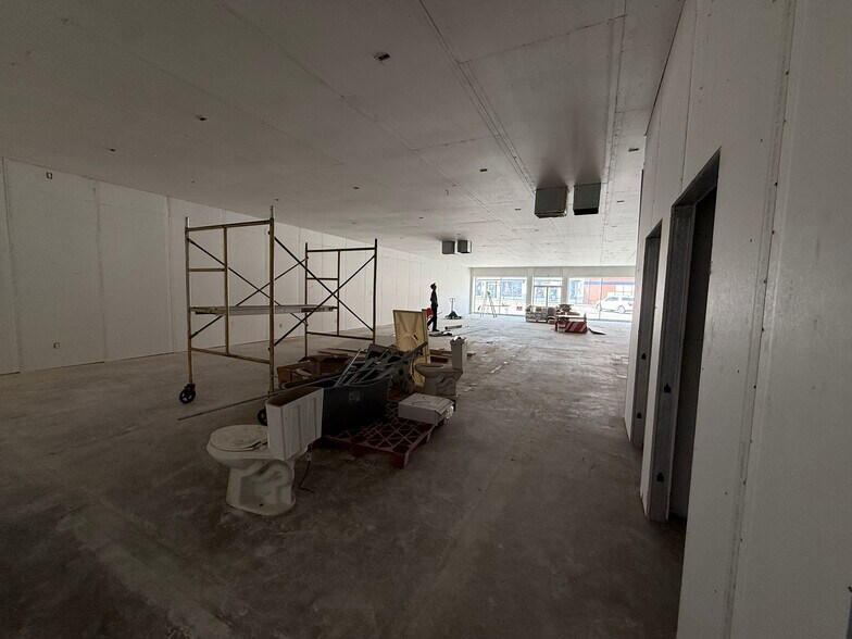More Photos Of 322-326 Avenue C, Killeen Storefront For Lease