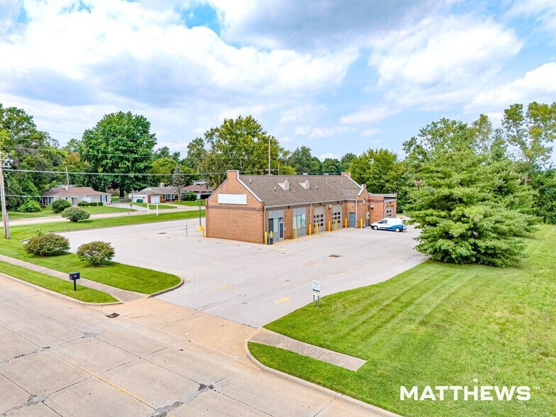 Primary Photo Of 406 Hartman Ln, O'Fallon Medical For Sale