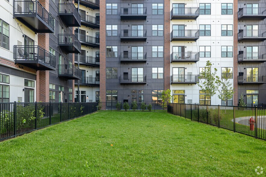 More Photos Of 250 McHenry Rd, Buffalo Grove Apartments For Lease