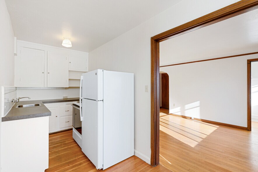 More Photos Of 8008 Greenwood Ave N, Seattle Apartments For Sale