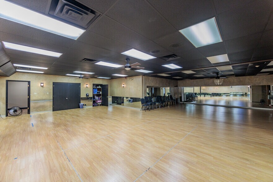 More Photos Of 5133 Darrow Rd, Hudson Health Club For Sale