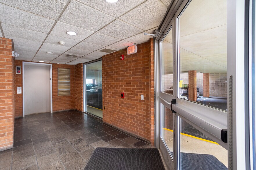 More Photos Of 21 Locust Ave, New Canaan Office For Lease