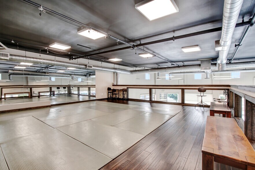 More Photos Of 11500-11518 Santa Monica Blvd, Los Angeles Office For Lease