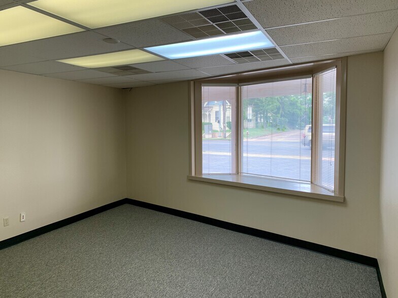 More Photos Of 908 North St, Nacogdoches Office For Lease