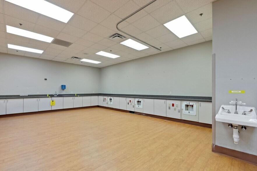 More Photos Of 1922 K M Wicker Memorial Dr, Sanford Medical For Lease