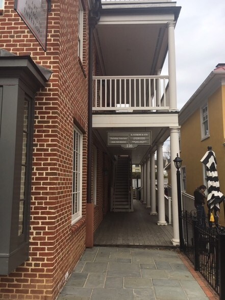 More Photos Of 116 W Washington St, Middleburg Office For Lease