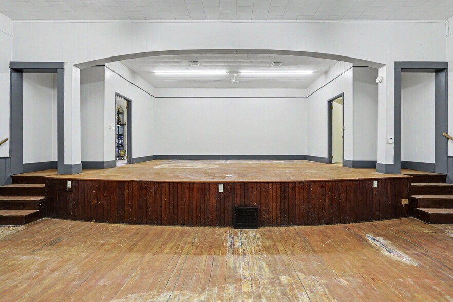 More Photos Of 9030 Columbus Rd, Mount Vernon Religious Facility For Lease