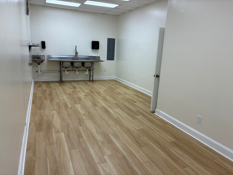 More Photos Of 1420 Ribaut Rd, Port Royal Freestanding For Lease