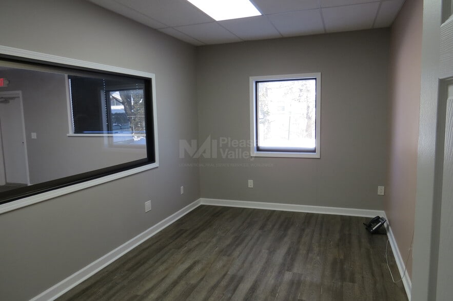 More Photos Of 675-685 High Grove Blvd, Akron Warehouse For Lease