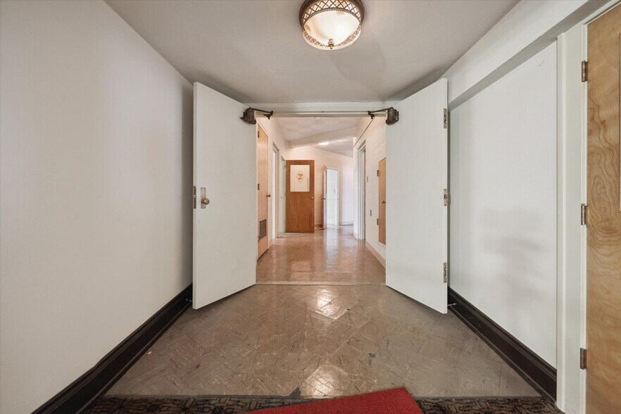 More Photos Of 725 Navarre Ave, Toledo Religious Facility For Sale