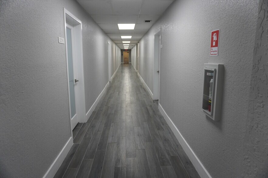 More Photos Of 2520-2650 N University Dr, Sunrise Unknown For Lease