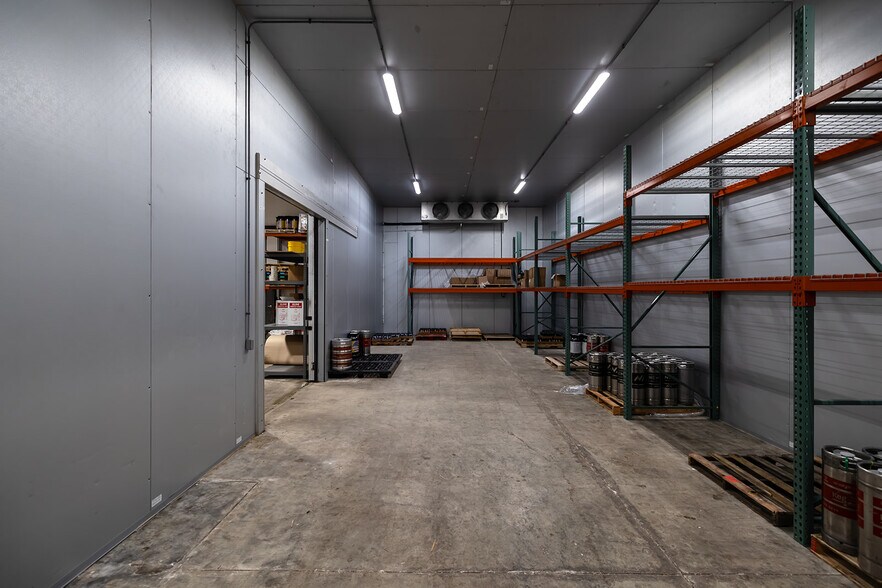 More Photos Of 110 Greenfield St, Wilmington General Retail For Sale