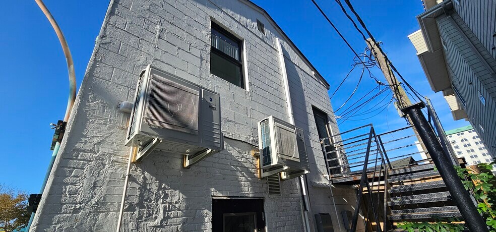 More Photos Of 223 17th St, Virginia Beach Storefront Retail Office For Sale