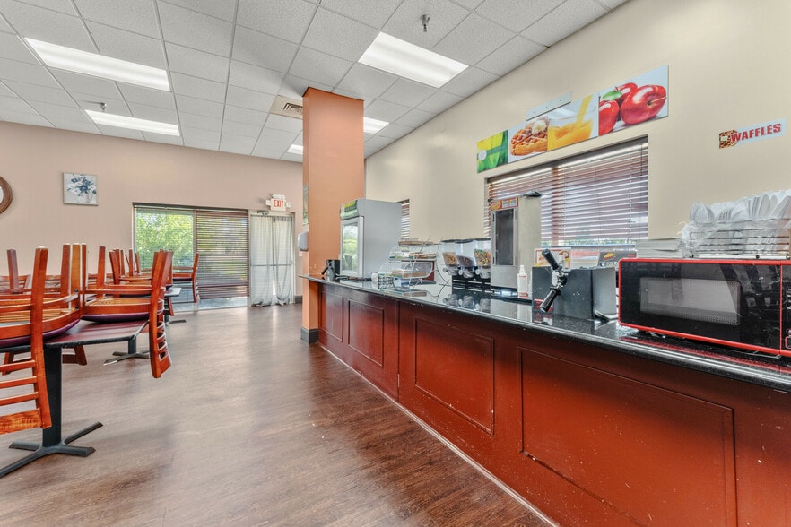 More Photos Of 12340 I-10 Service Rd, New Orleans Hotel For Sale