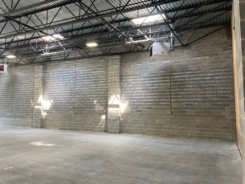 More Photos Of 78 Horseblock Rd, Yaphank Warehouse For Lease